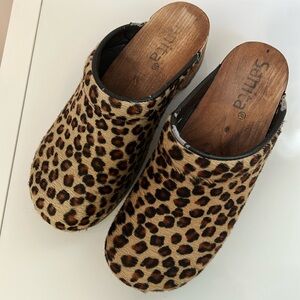 Sanita cheeta animal print wooden clogs